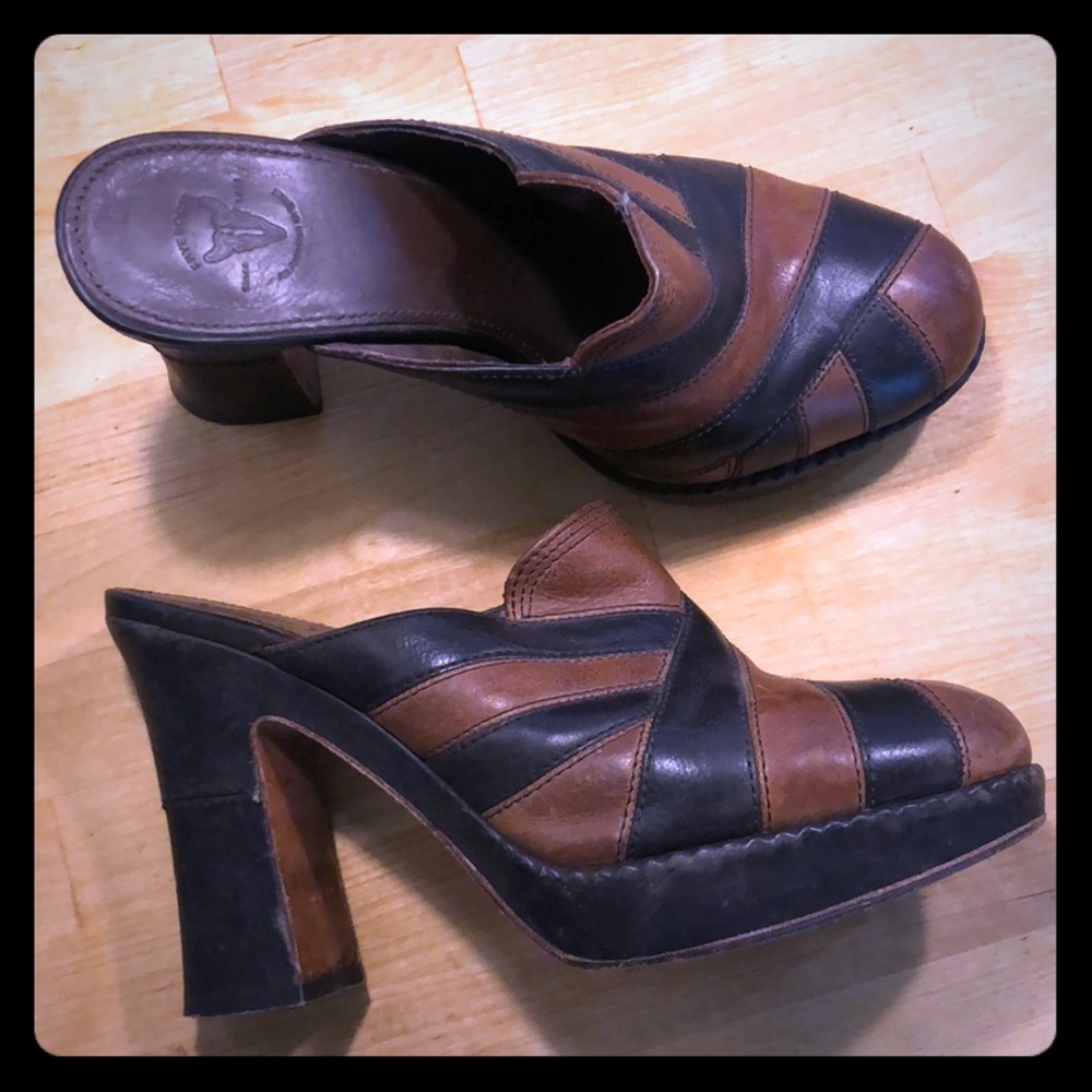 FRYE clogs